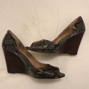 Banana republic snake skin grey peep toe wedge